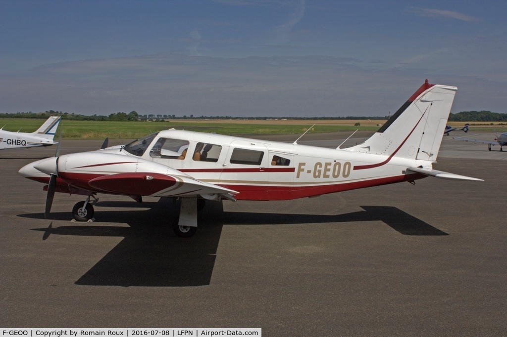 F-GEOO, Piper PA-34-200T C/N 34-7870299, Parked