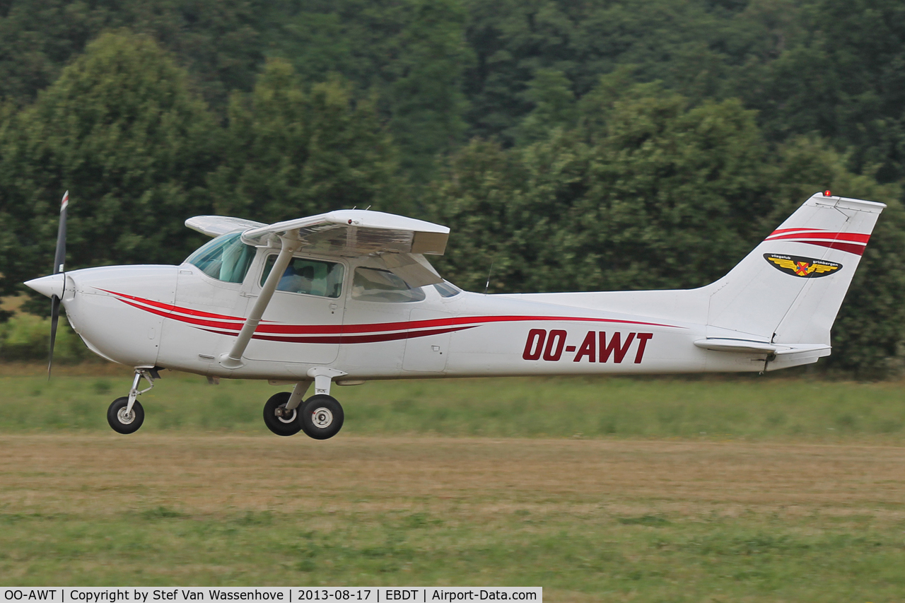OO-AWT, 1975 Reims F172M II Skyhawk C/N 1236, Schaffen-Diest Oldtimer Fly-Inn 2013.