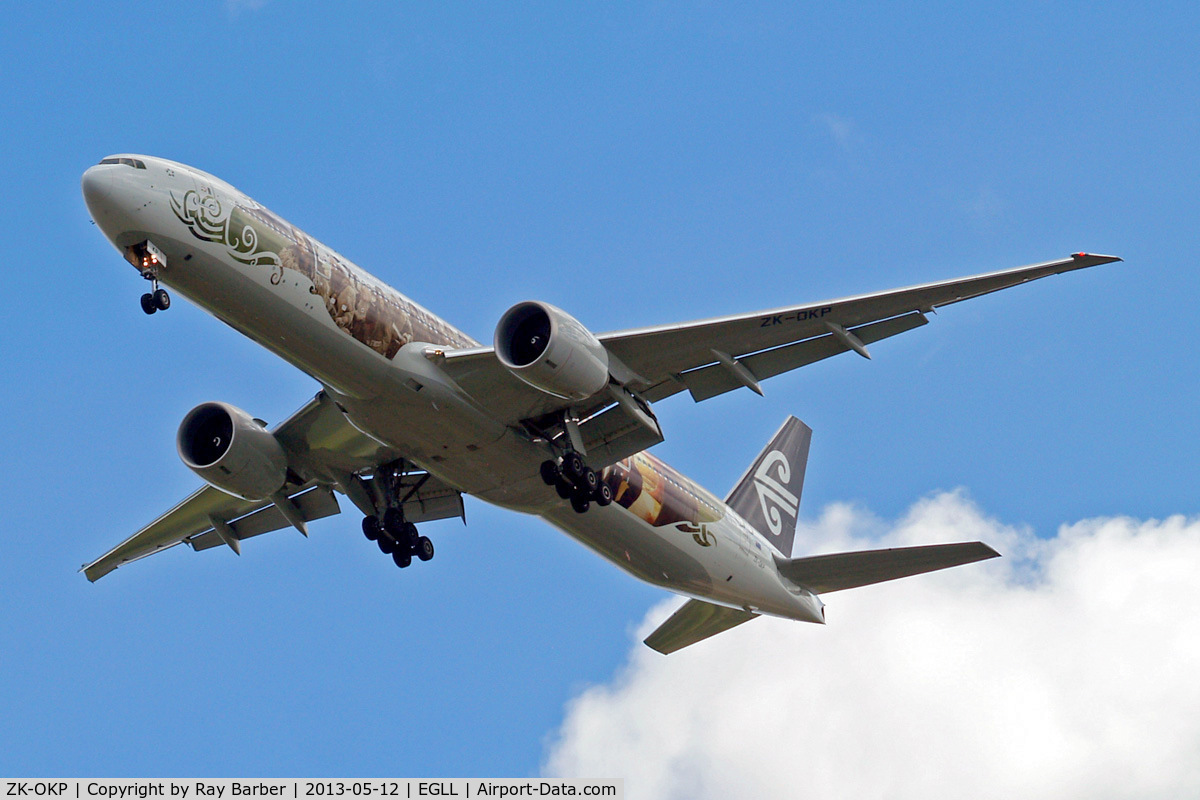 ZK-OKP, 2011 Boeing 777-306/ER C/N 39041, Boeing 777-319ER [39041] (Air New Zealand) Home~G 12/05/2013. On approach 27R.