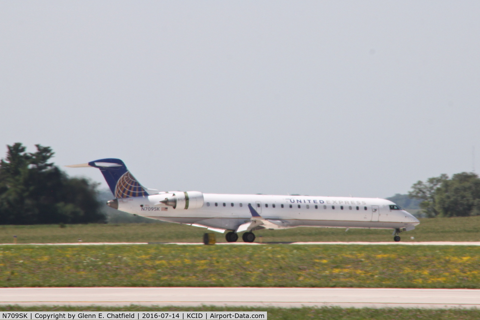 N709SK, 2004 Bombardier CRJ-701ER (CL-600-2C10) Regional Jet C/N 10159, Arriving runway 27
