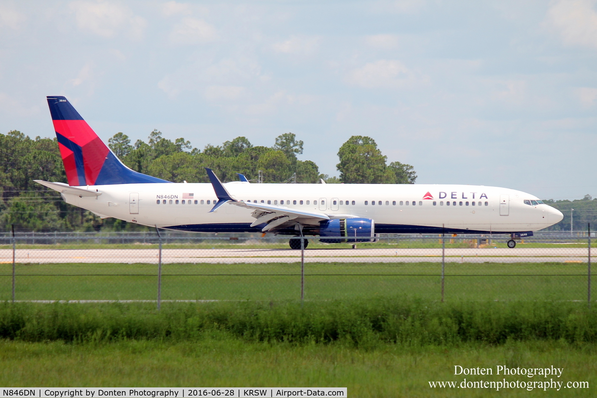 N846DN, 2015 Boeing 737-932/ER C/N 31957, Delta Flight 2447 (N846DN) arrives at Southwest Florida International Airport following flight from Minneapolis/St Paul International Airport
