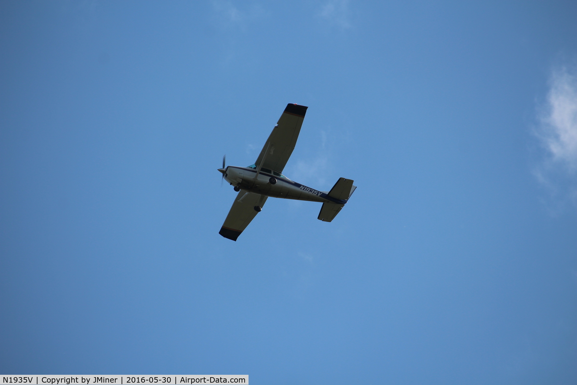 N1935V, 1965 Cessna 182H Skylane C/N 18256260, Taken over Mount Morris, IL