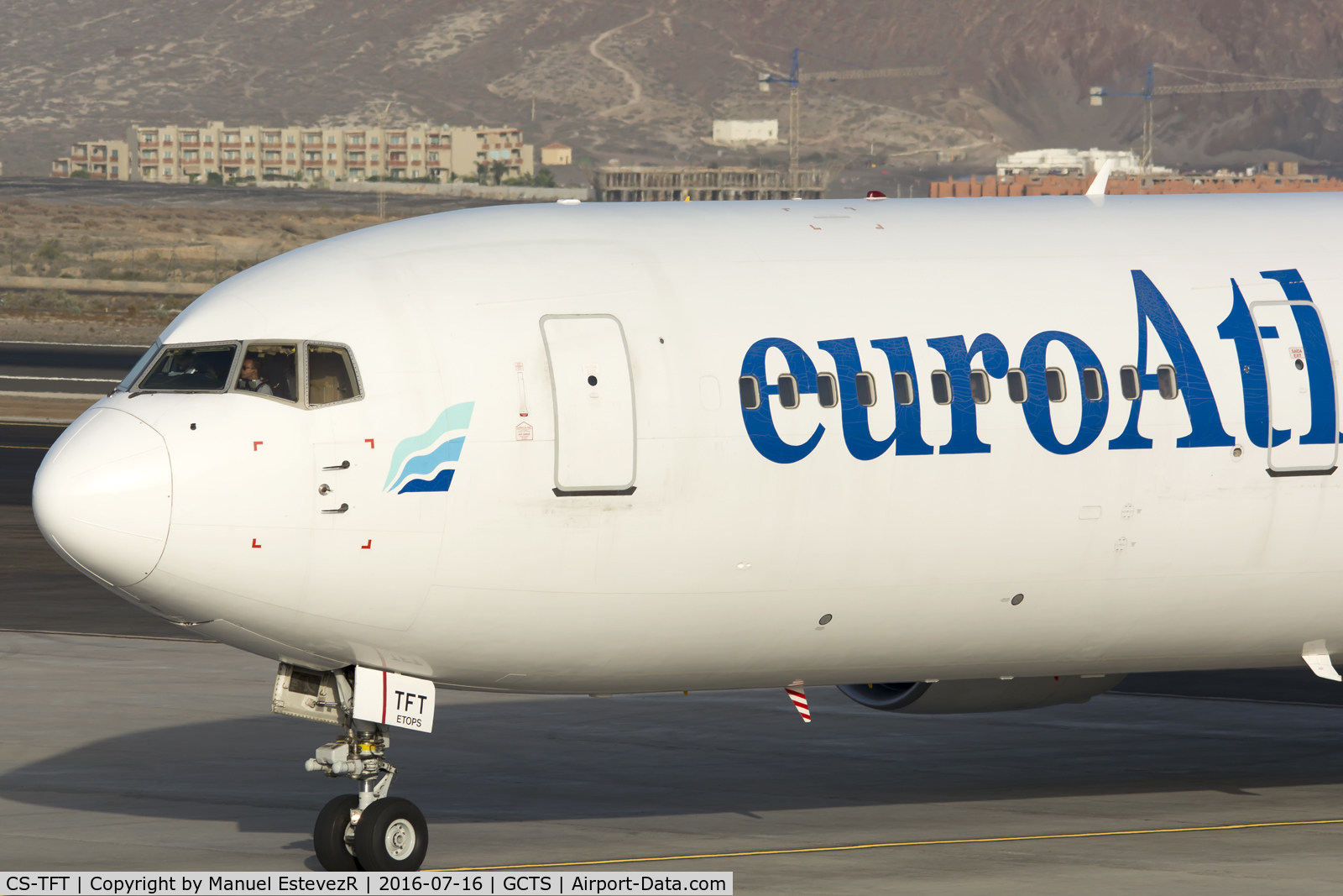 CS-TFT, 1993 Boeing 767-3Y0/ER C/N 26208, Flying to Vueling, we visited this attractive B767 in Tenerife South