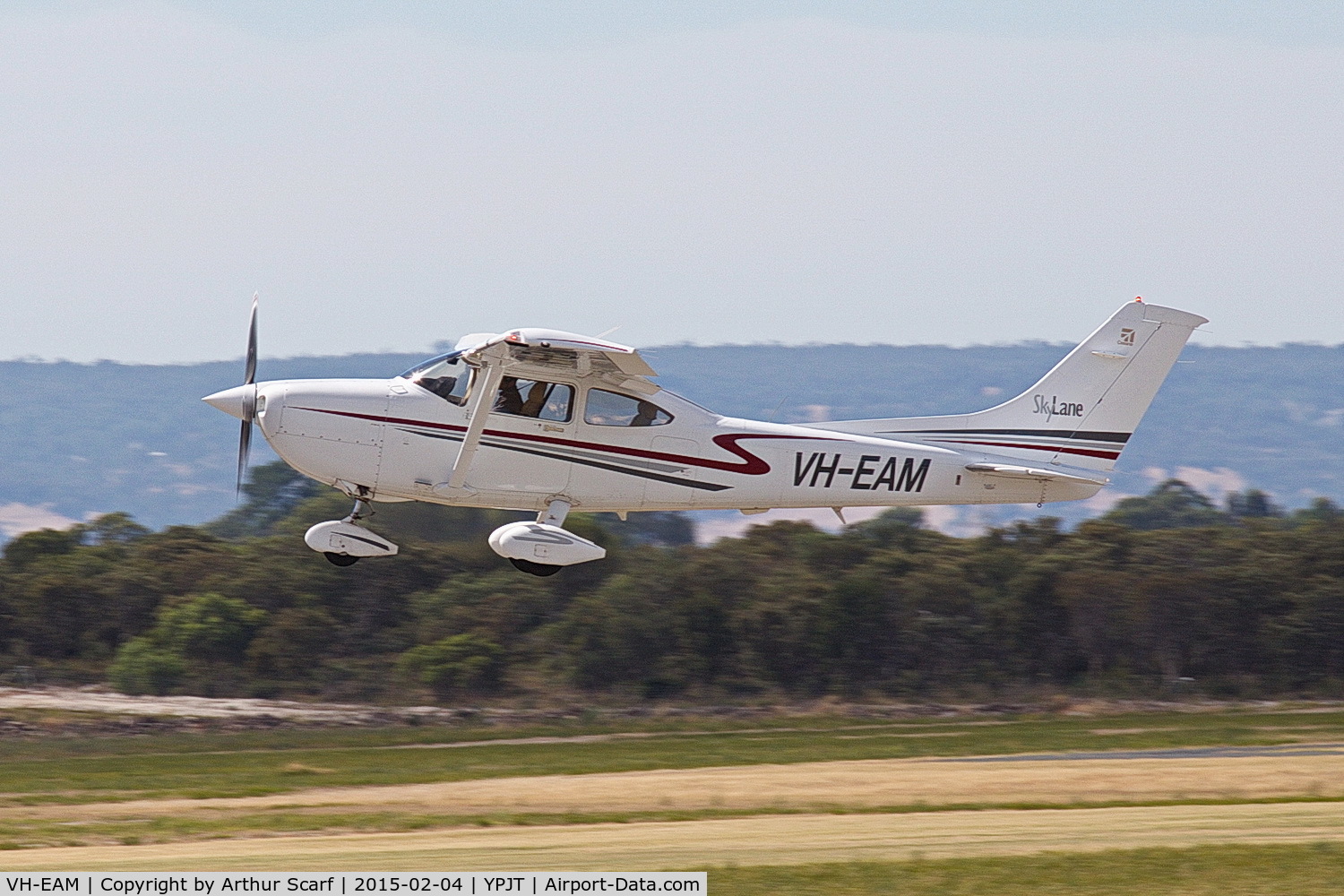 VH-EAM, 2001 Cessna 182T Skylane C/N 18280995, Jandakot WA February 2015