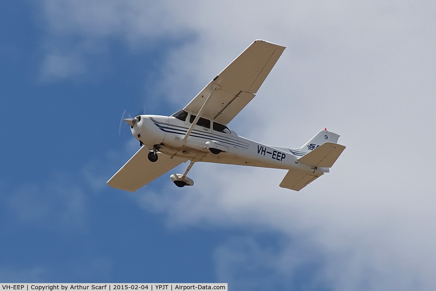 VH-EEP, 2003 Cessna 172S C/N 172S9321, Jandakot WA February 2015