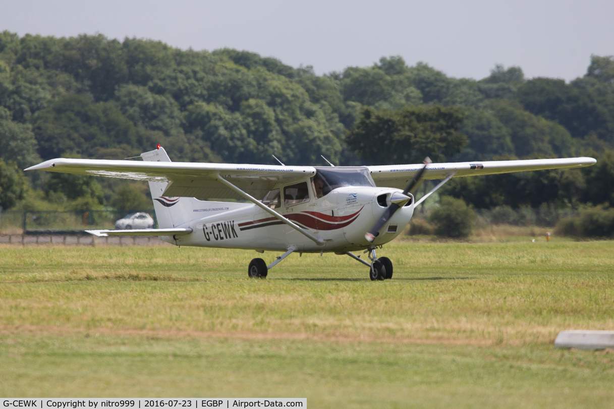 G-CEWK, 1999 Cessna 172S Skyhawk SP C/N 172S8294, G-CEWK