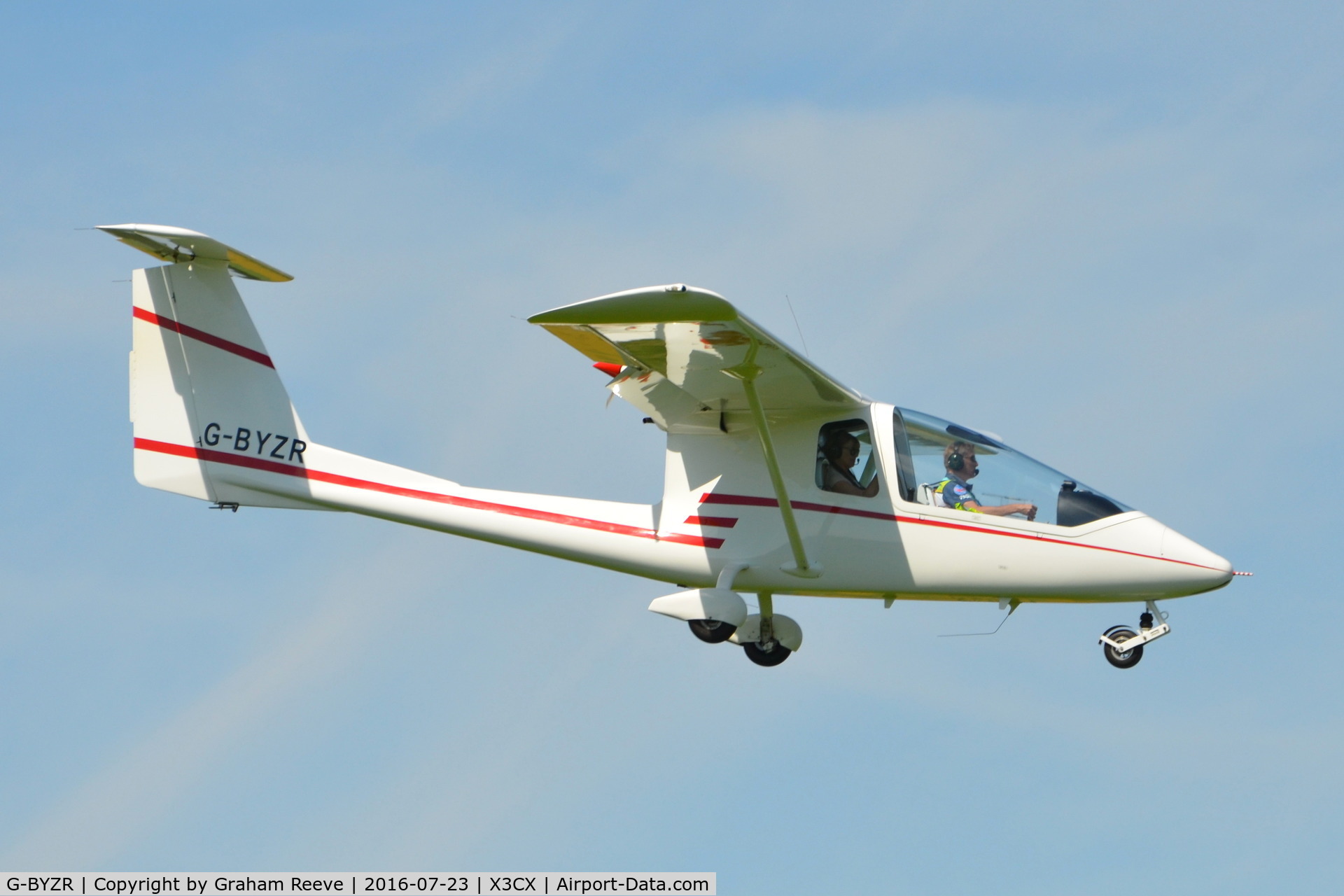 G-BYZR, 1996 Iniziative Industriali Italiane Sky Arrow 650TC C/N C001, Landing at Northrepps.