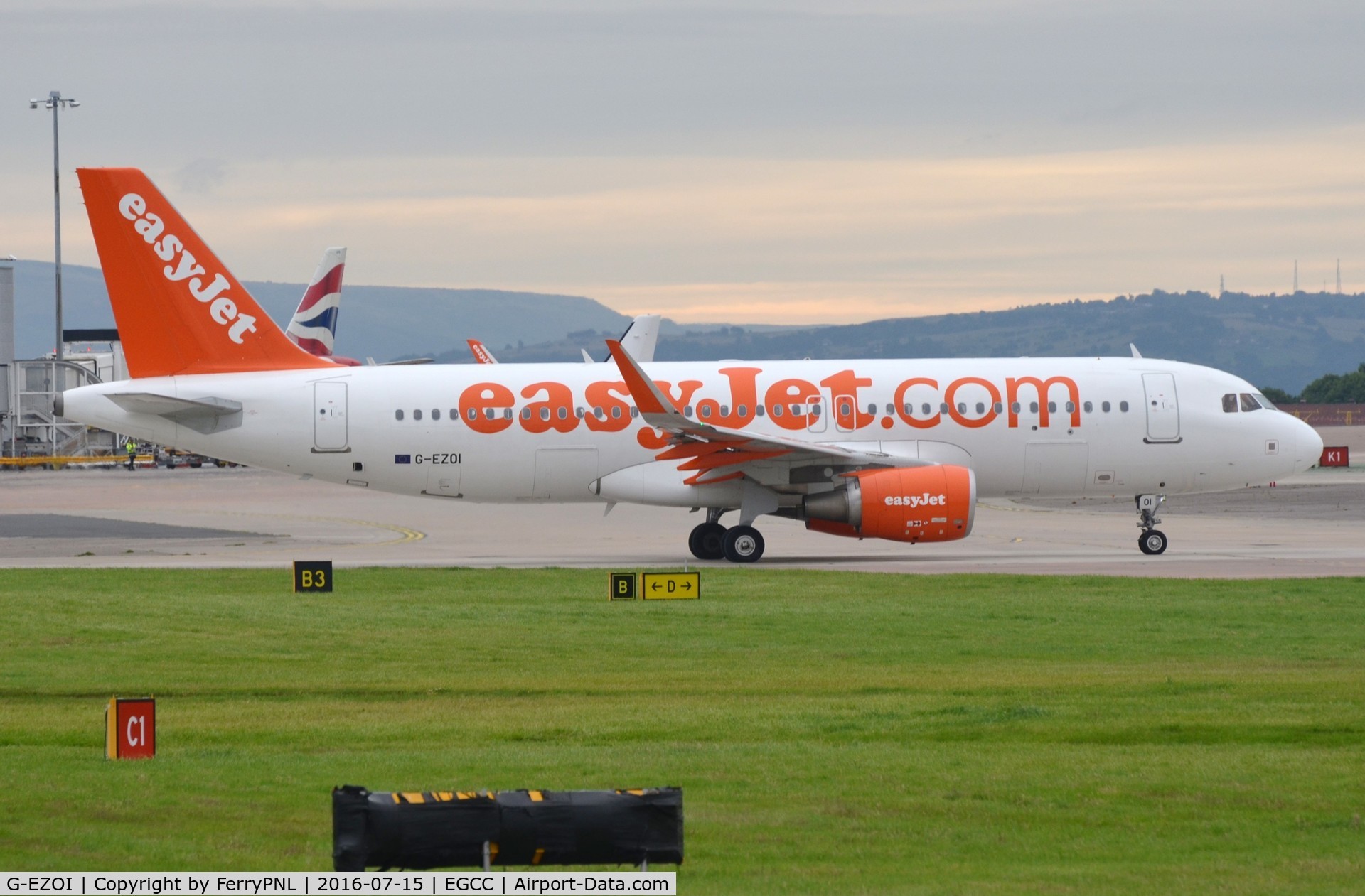 G-EZOI, 2015 Airbus A320-214 C/N 6562, Easyjet A320 taxying for departure.