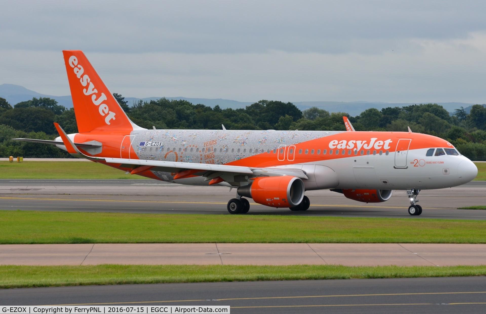 G-EZOX, 2015 Airbus A320-214 C/N 6837, Easyjet A320 in special colors.