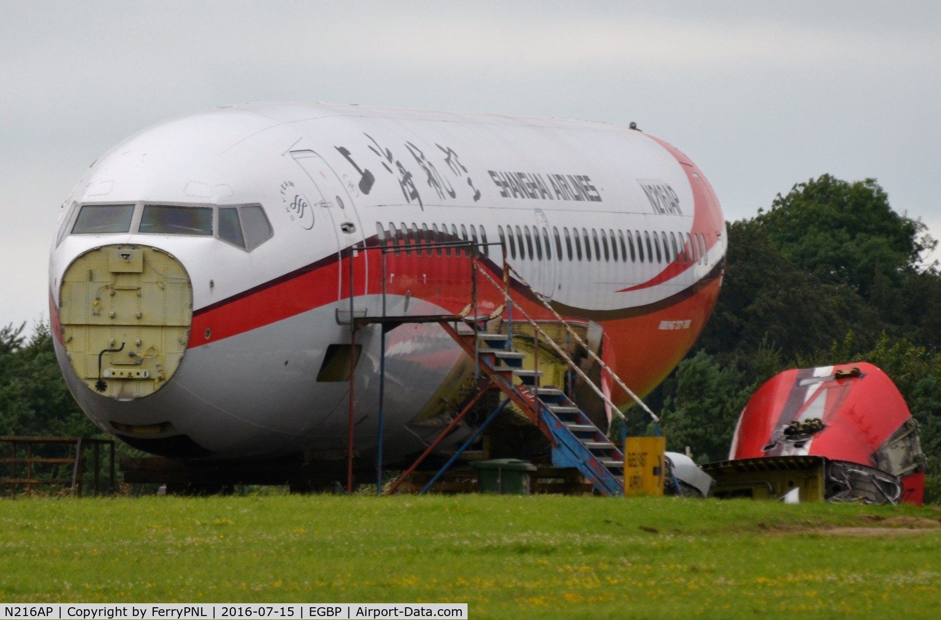 N216AP, 1998 Boeing 737-7Q8 C/N 28216, Left-overs of former Shanghai B737.