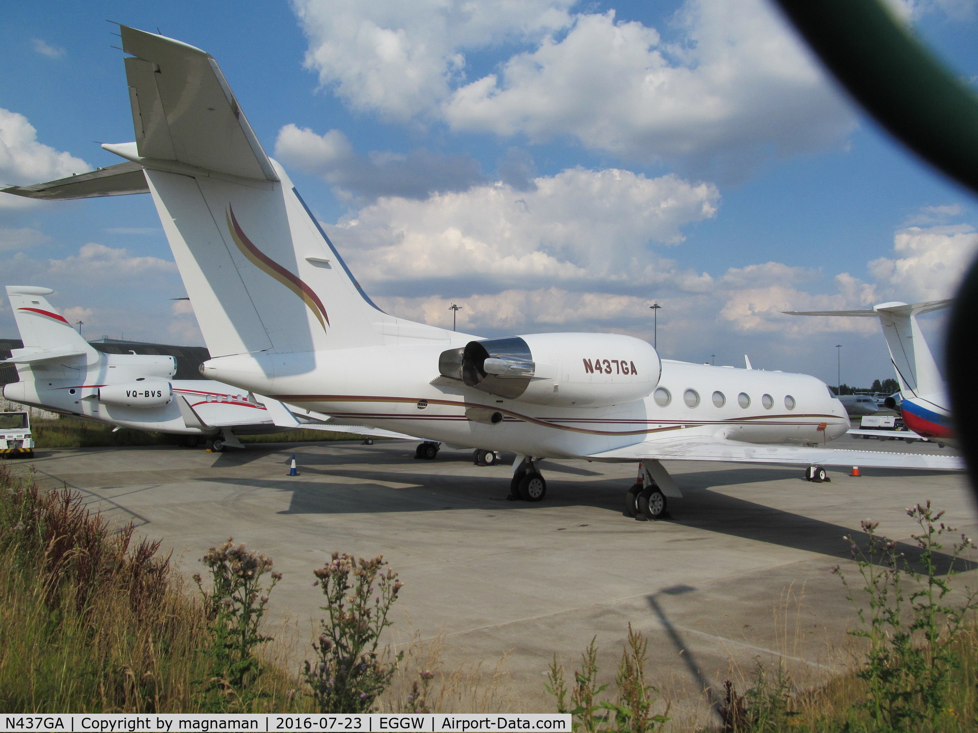 N437GA, 2001 Gulfstream Aerospace G-IV C/N 1437, at luton
