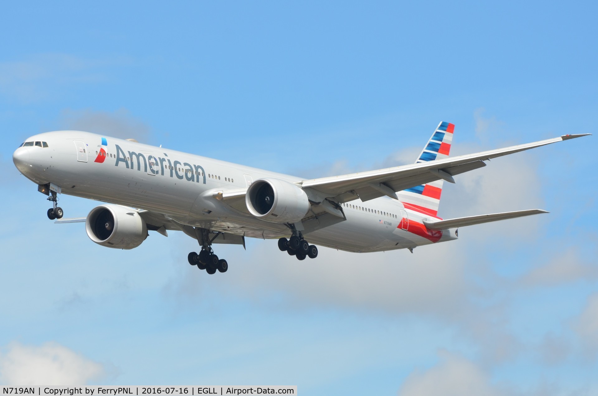 N719AN, 2013 Boeing 777-323/ER C/N 41668, American B773 landing in LHR