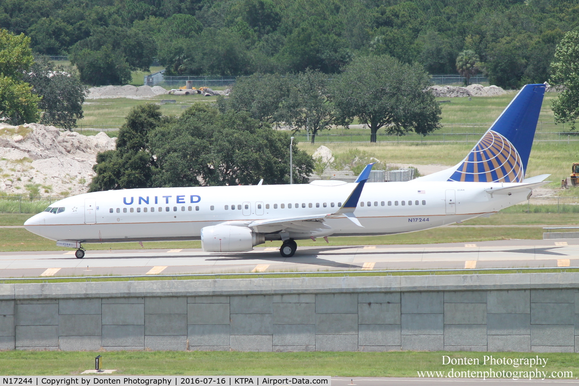 N17244, 1999 Boeing 737-824 C/N 28954, United Flight 1826 (N17244) departs Tampa International Airport enroute to Denver International Airport