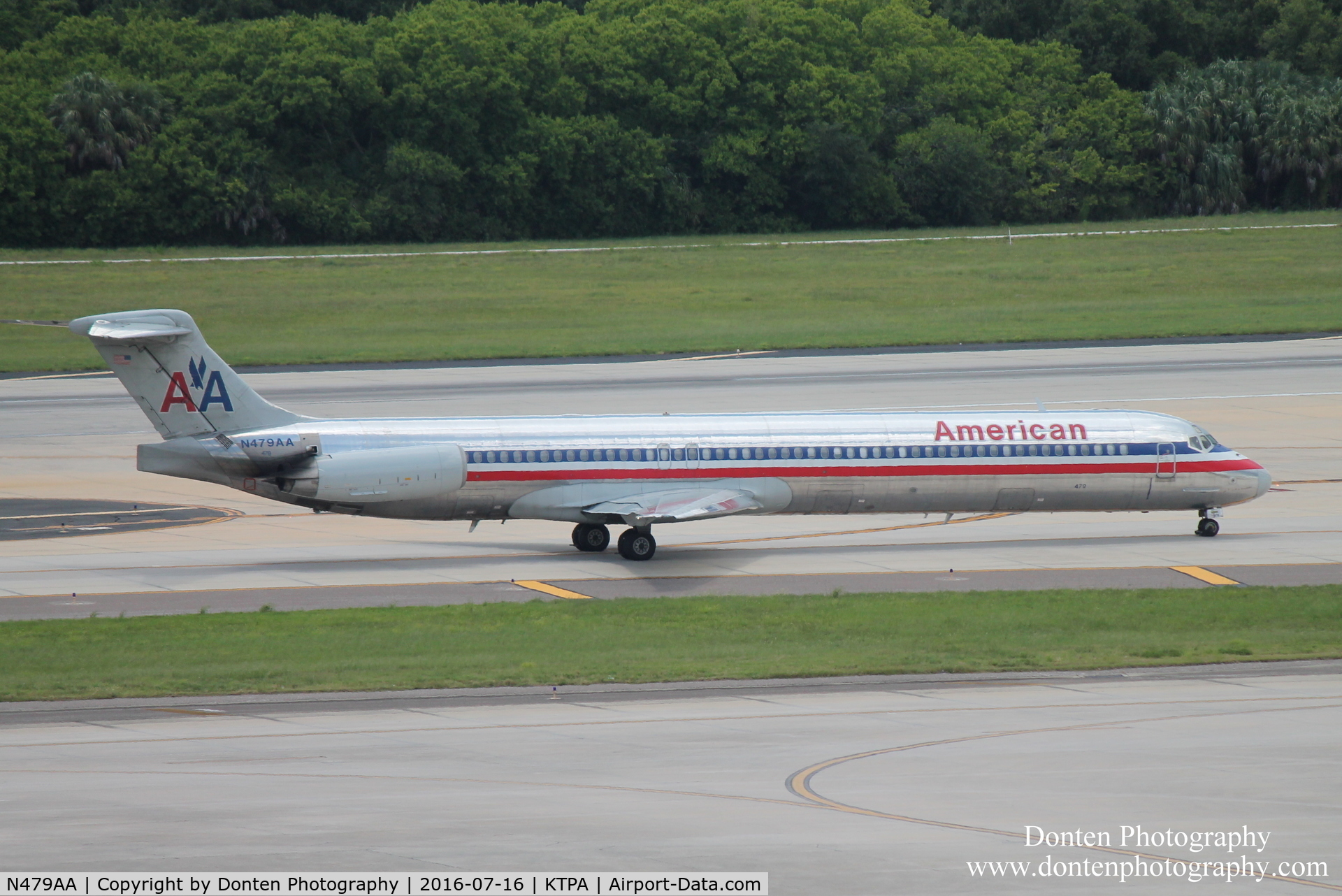 N479AA, 1988 McDonnell Douglas MD-82 (DC-9-82) C/N 49654, American Flight 1514 (N479AA) departs Tampa International Airport enroute to Chicago-O'Hare International Airport