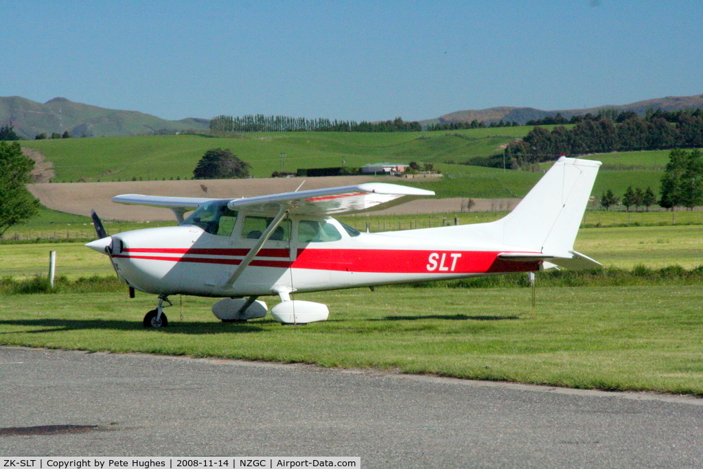 ZK-SLT, Cessna 172N C/N 17267656, ZK-SLT Cessna 172 at Gore NZ