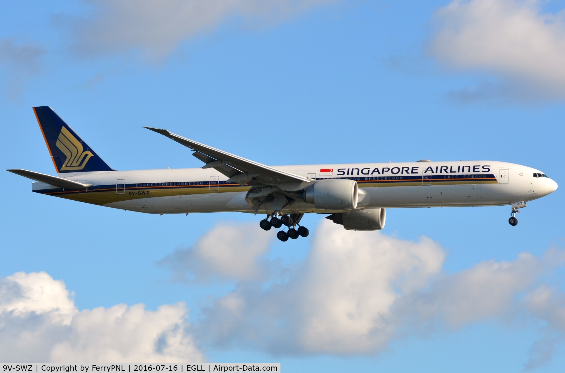 9V-SWZ, 2015 Boeing 777-312/ER C/N 42239, Singapore Airlines B773 on short finals.