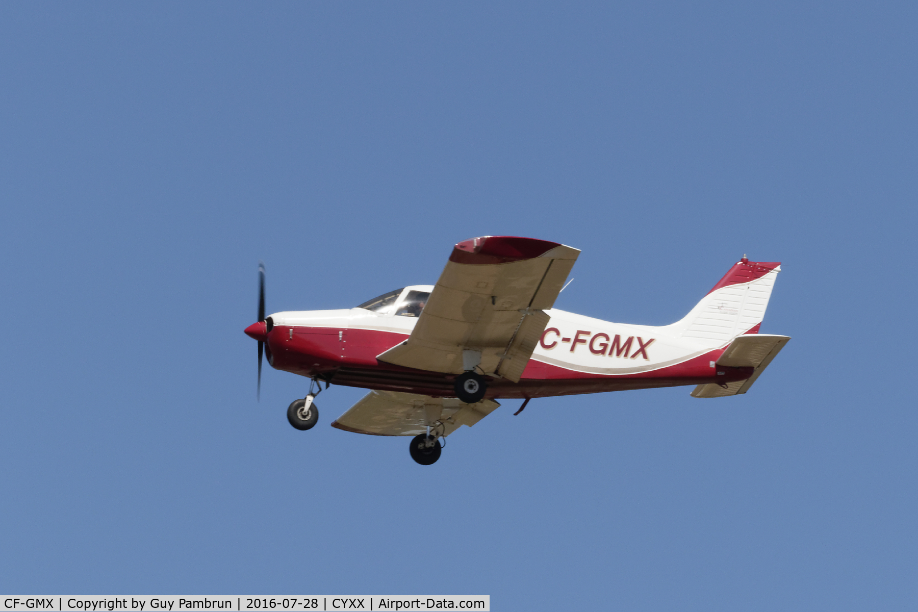 CF-GMX, 1973 Piper PA-28-140 F C/N 28-7325643, Landing
