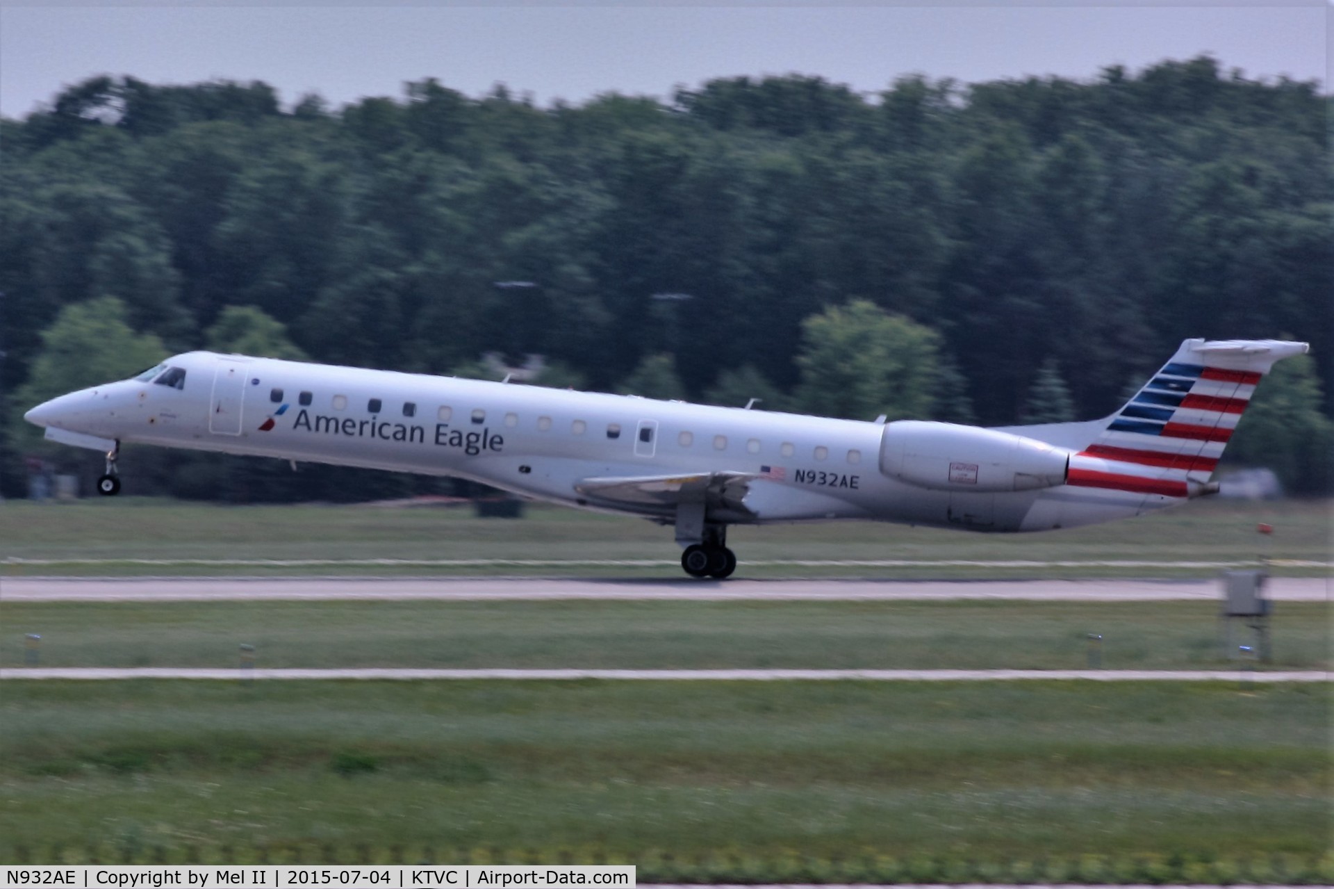 N932AE, 2005 Embraer ERJ-145LR (EMB-145LR) C/N 14500915, Departing RWY 10