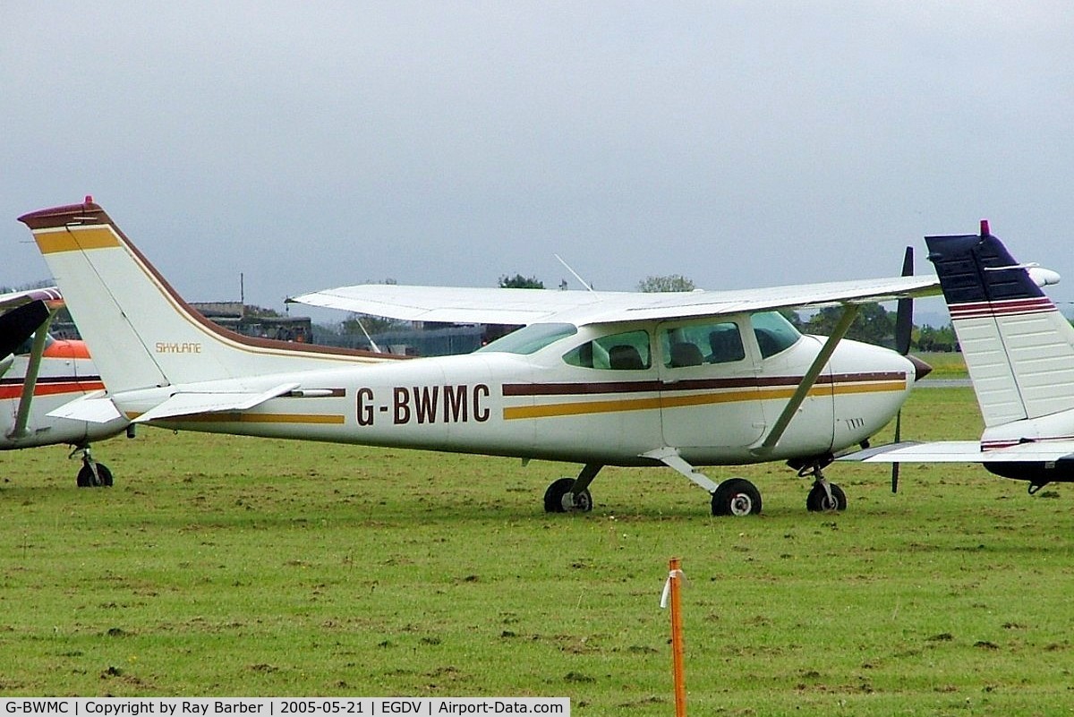 G-BWMC, 1974 Cessna 182P Skylane C/N 182-63117, Cessna 182P Skylane [182-63117] Hullavington~G 21/05/2005