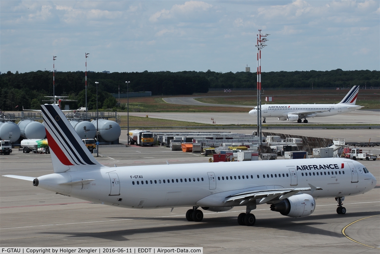 F-GTAU, 2009 Airbus A321-212 C/N 3814, TXL waving good bye tour no.4 since 2011