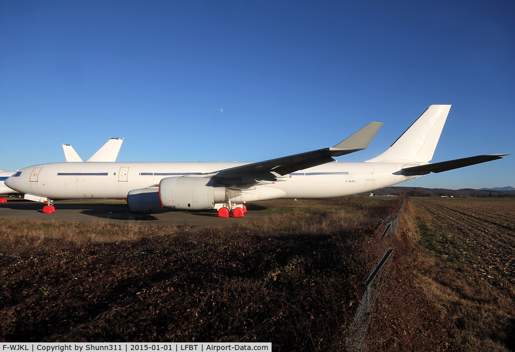 F-WJKL, 2003 Airbus A340-541 C/N 499, C/n 0499 - Still stored in all white c/s without titles... Ex. 9V-SGB