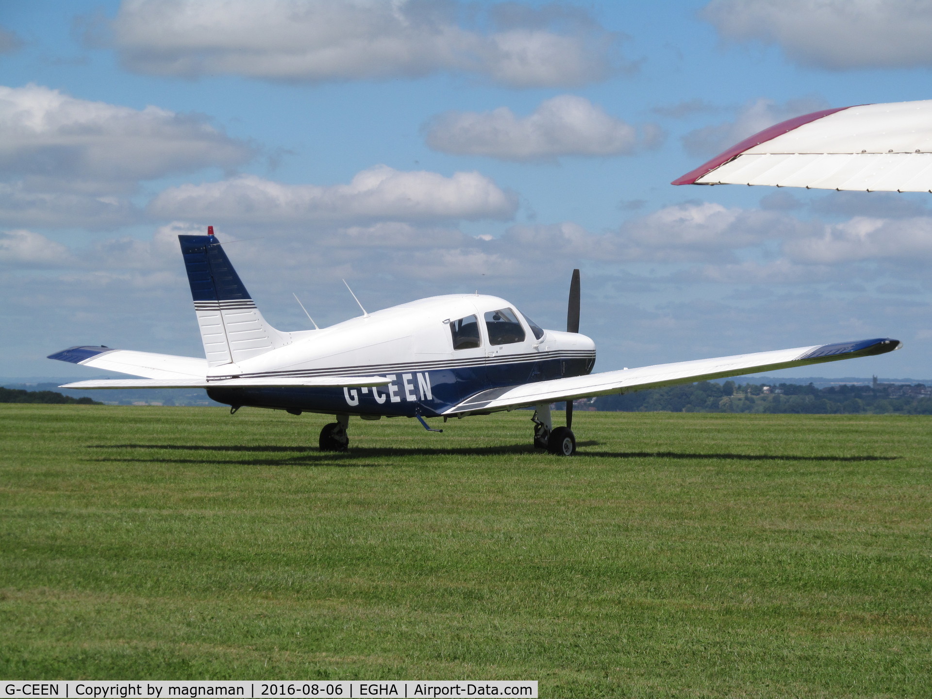 G-CEEN, 1990 Piper PA-28-161 Cadet C/N 2841293, old cherokee