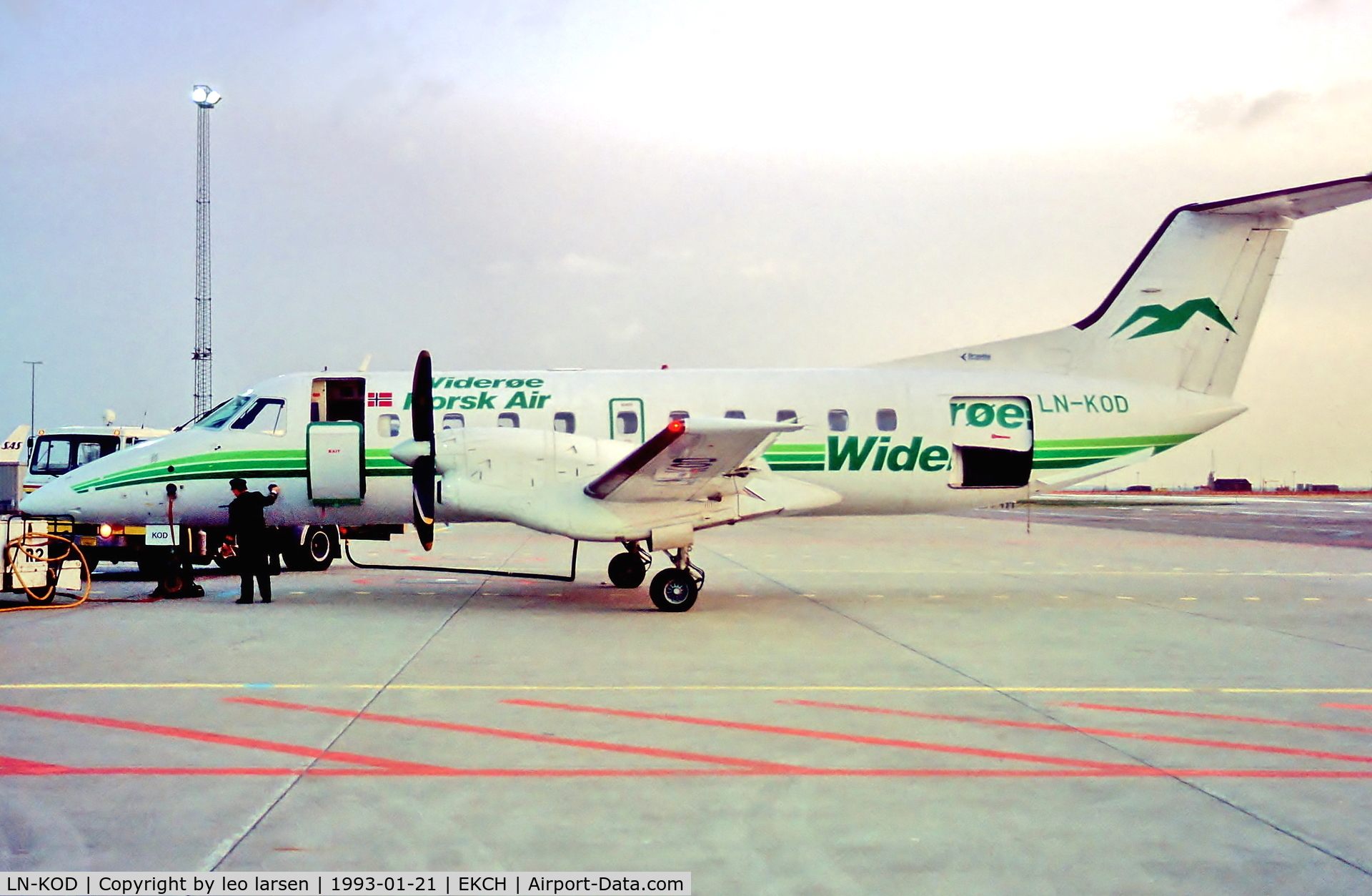 LN-KOD, 1986 Embraer EMB-120RT Brasilia C/N 120027, Copenhagen 21.1.93