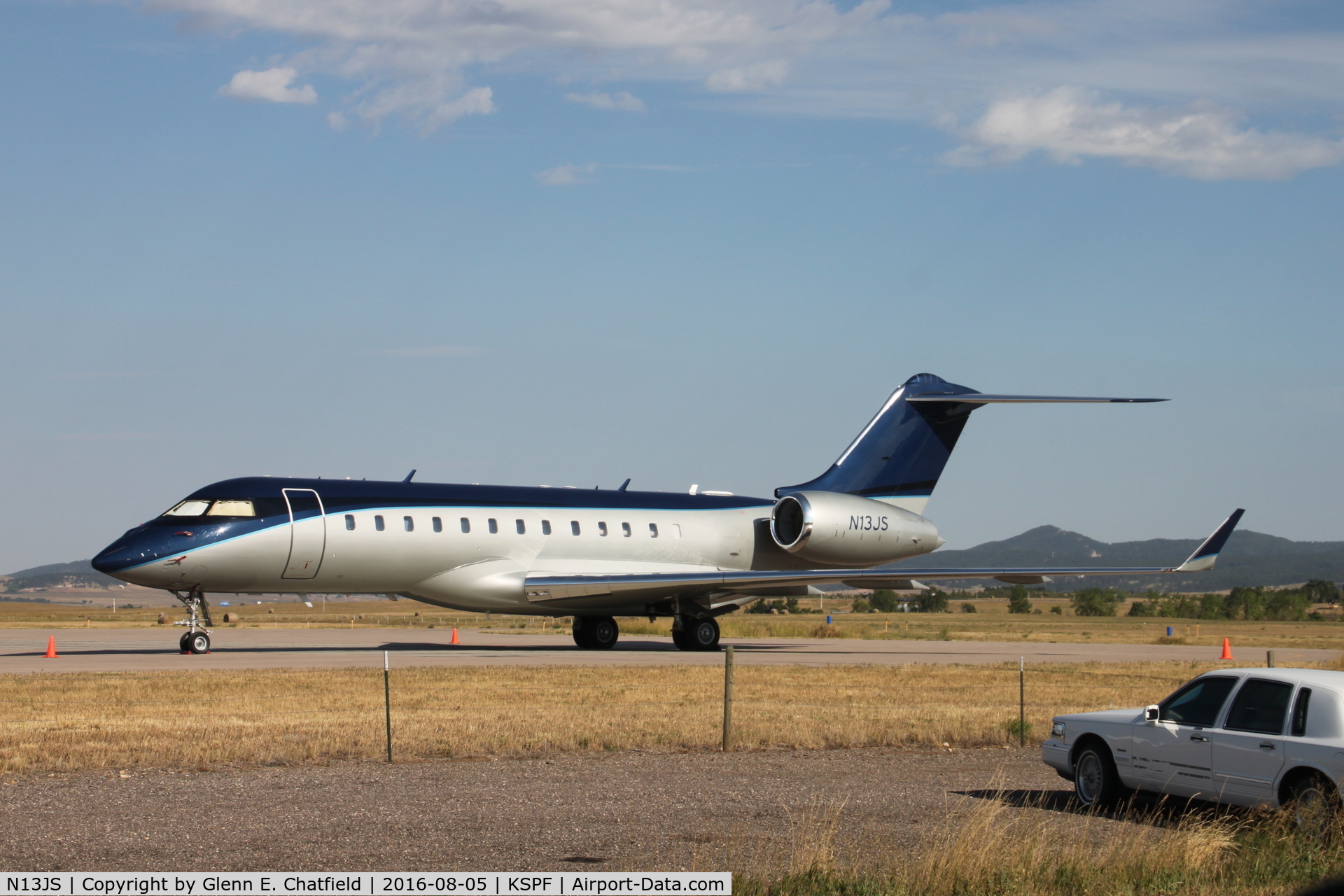 N13JS, 2006 Bombardier BD-700-1A11 Global Express C/N 9212, Found on the ramp