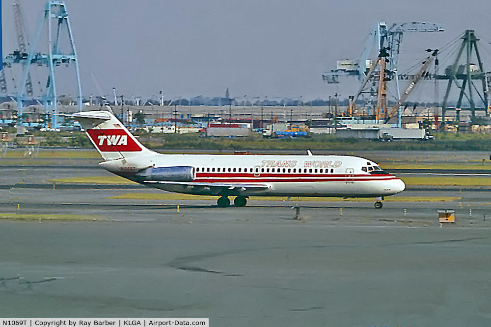 N1069T, 1967 Douglas DC-9-15 C/N 45783, McDonnell Douglas DC-9-15 [45783] (Trans World Airlines) New York-La Guardia~N 16/09/1979. From a slide.