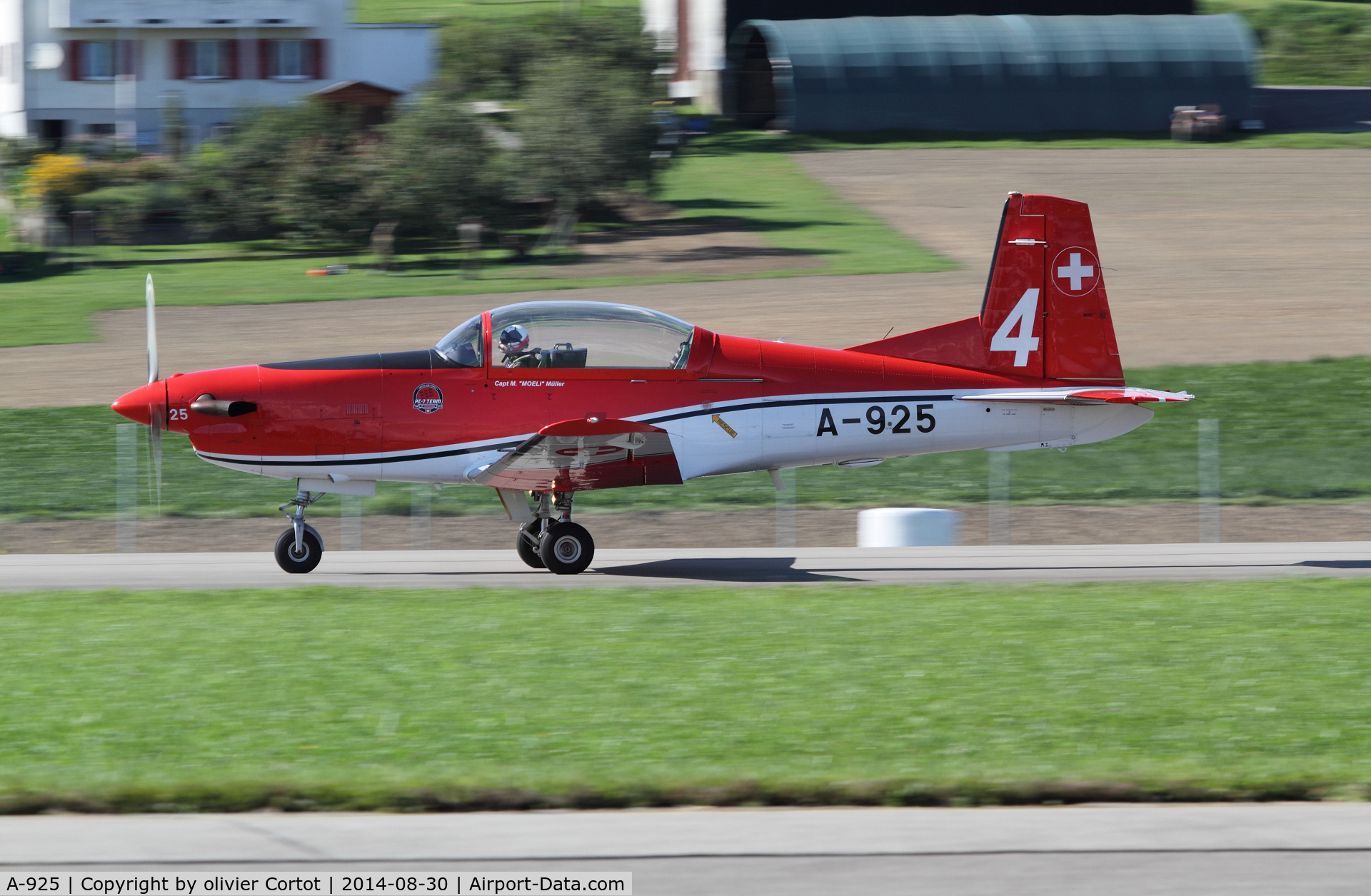 A-925, 1983 Pilatus PC-7 Turbo Trainer C/N 333, landing afther the show, Air 14