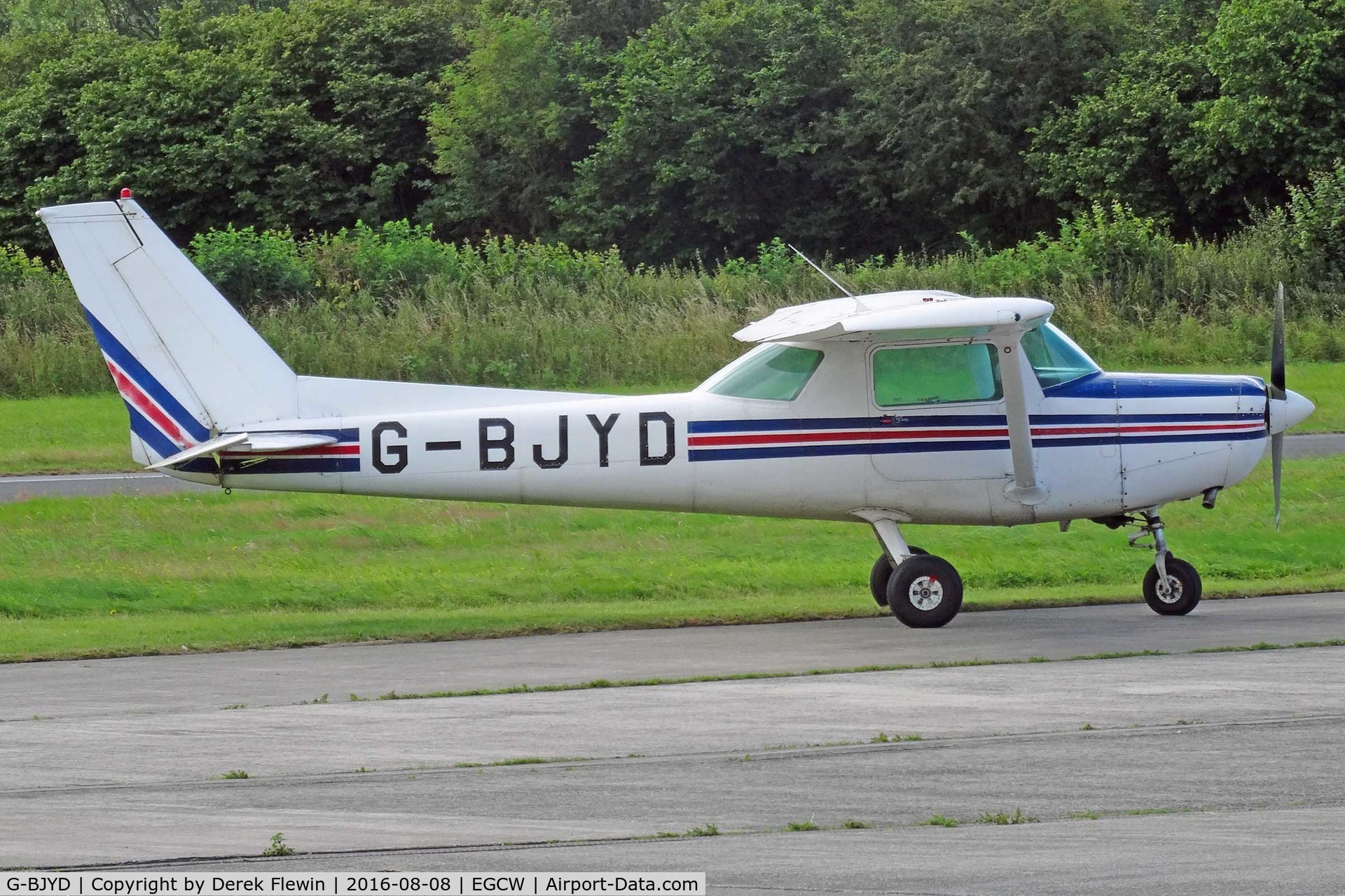 G-BJYD, 1982 Reims F152 C/N 1915, F152, Welshpool based, seen aprked up.
