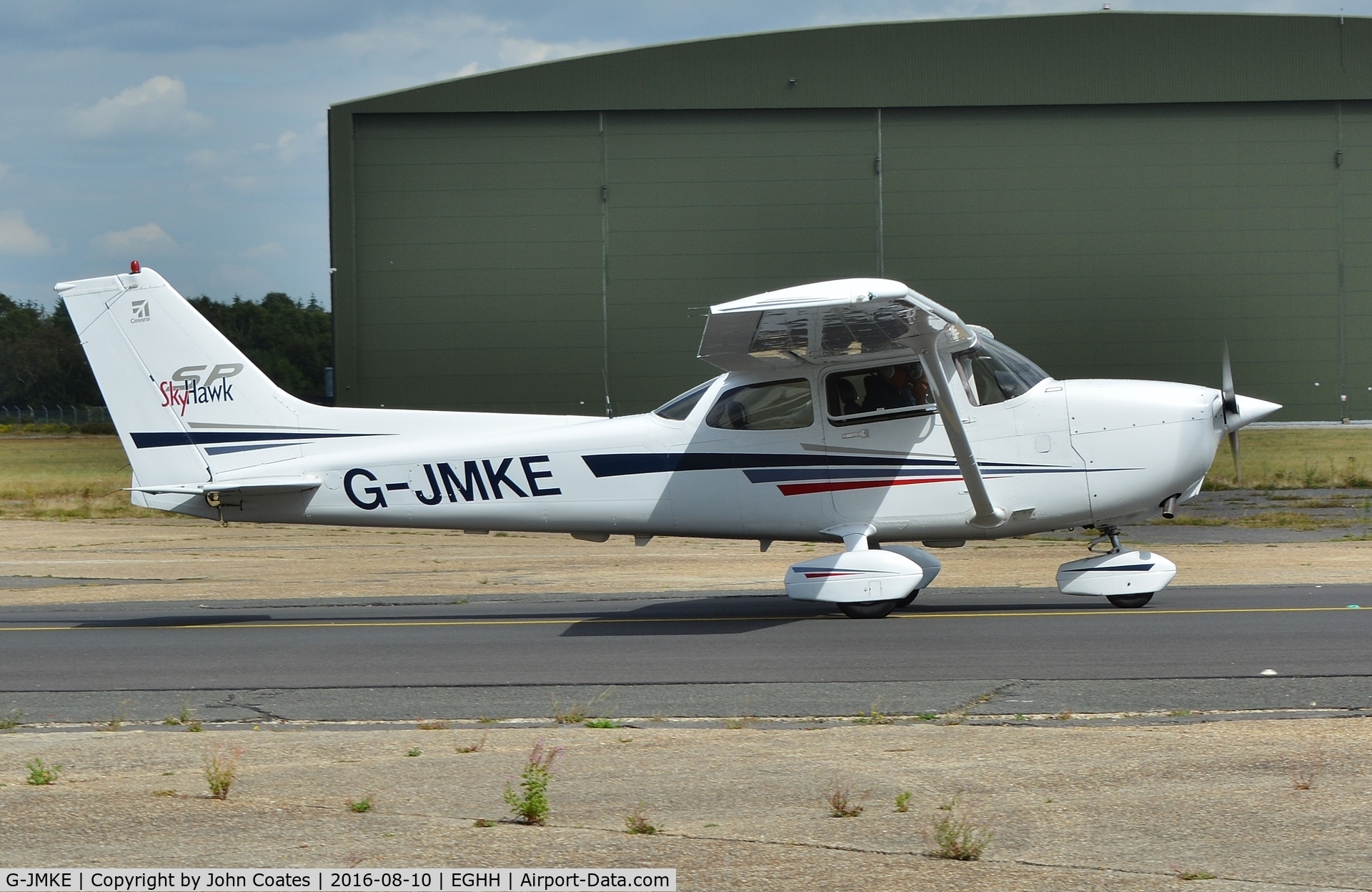 G-JMKE, 2002 Cessna 172S Skyhawk SP C/N 172S9248, Departing from Bliss Avn