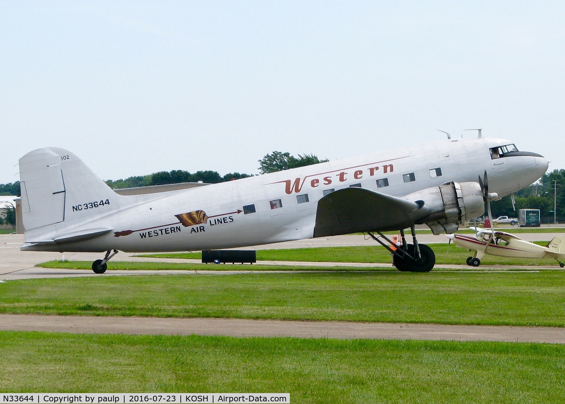 N33644, 1941 Douglas DC-3 C/N 4123, AirVenture 2016.