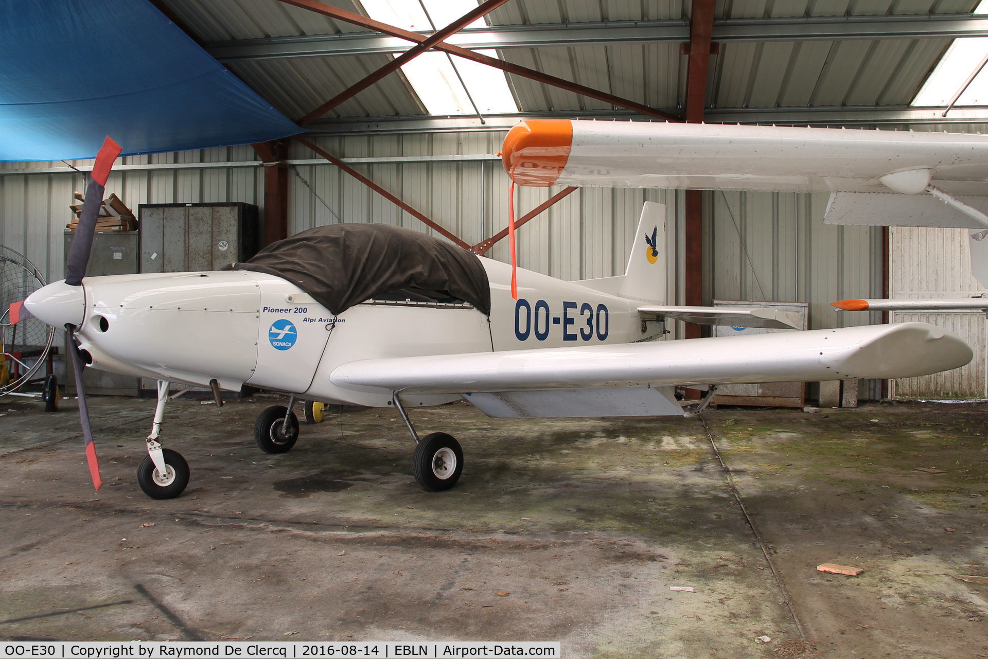 OO-E30, 2003 Alpi Aviation Pioneer 200 C/N 38, At Liernu.