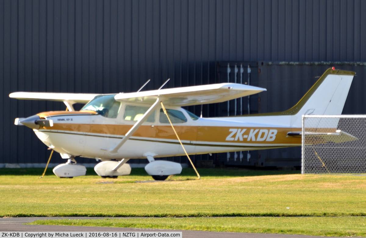 ZK-KDB, Cessna R172K Hawk XP C/N R1722293, At Tauranga
