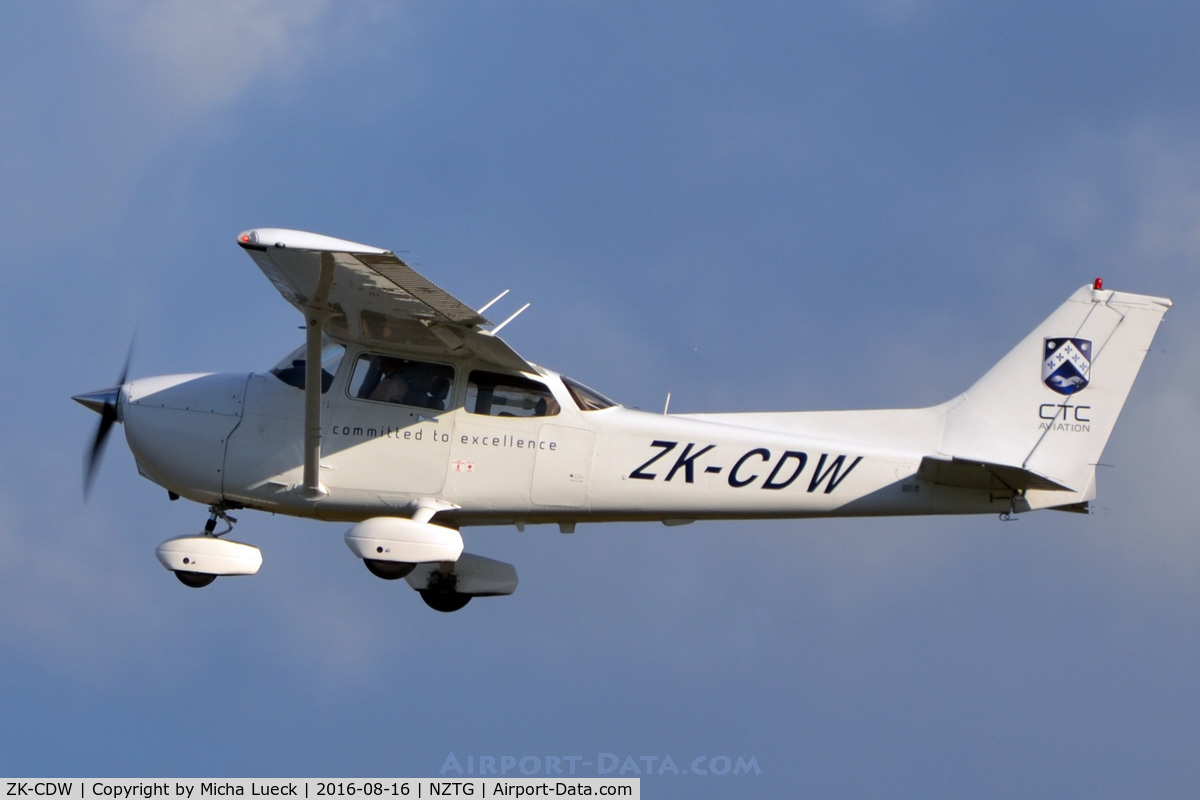 ZK-CDW, 2005 Cessna 172S C/N 172S9935, At Tauranga