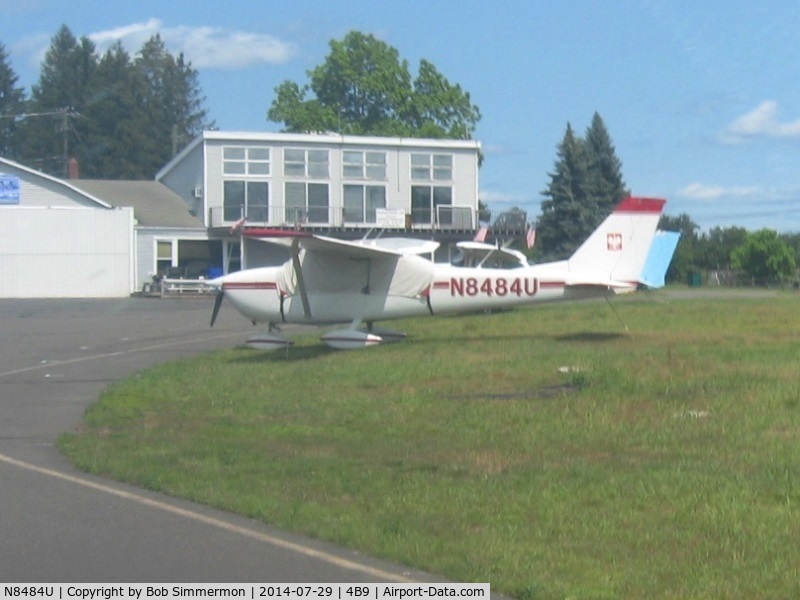 N8484U, 1964 Cessna 172F C/N 17252384, Tied down at Simsbury, CT