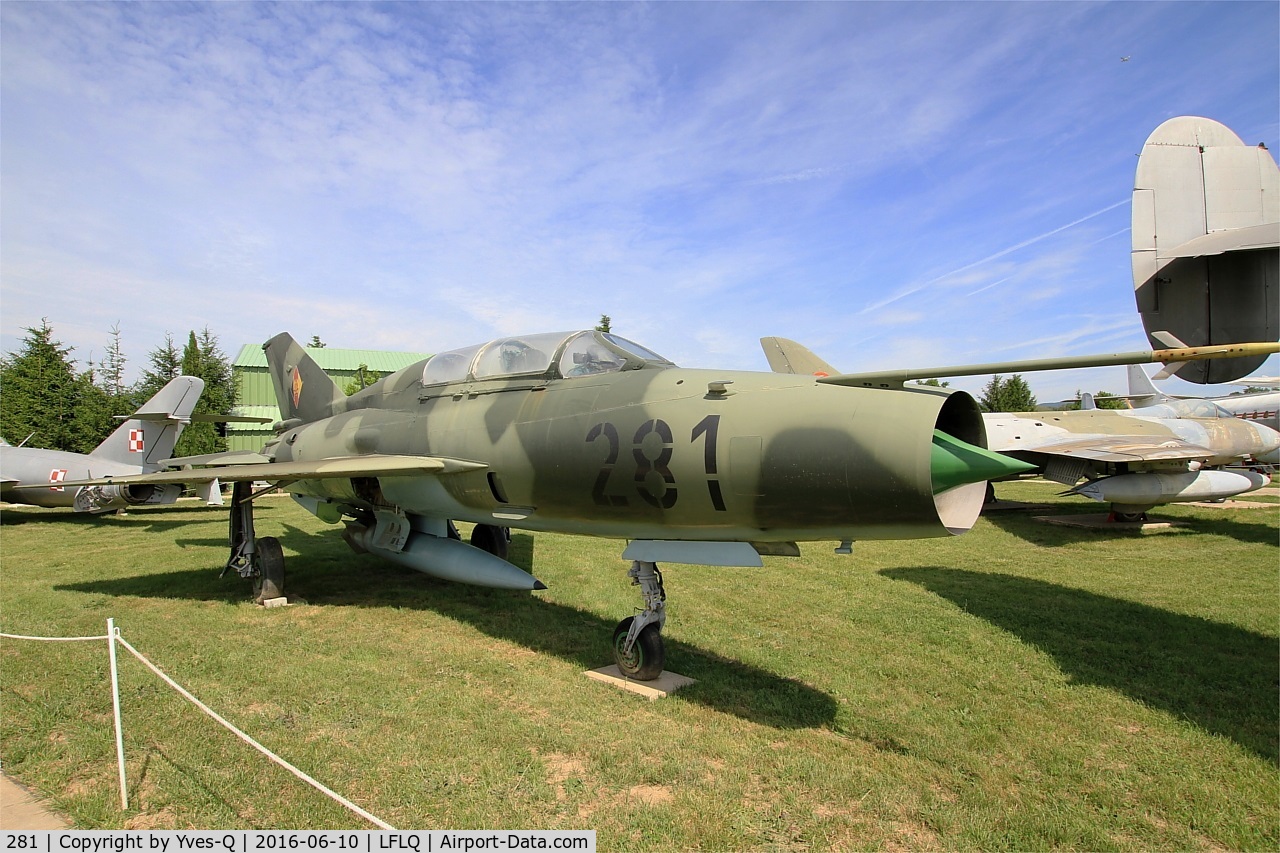 281, Mikoyan-Gurevich MiG-21UT C/N 663820, Mikoyan-Gurevich MiG-21UT, Musée Européen de l'Aviation de Chasse, Montélimar-Ancône airfield (LFLQ)