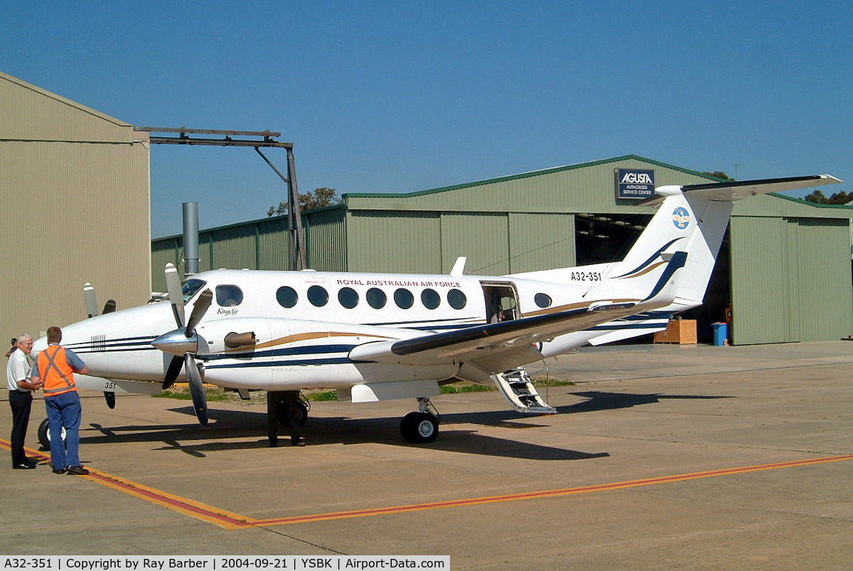 A32-351, 2002 Raytheon King Air 350 (B300) C/N FL-351, Beech 350 Super King Air [FL-351] (Royal Australian Air Force) Sydney-Bankstown~VH 21/09/2004