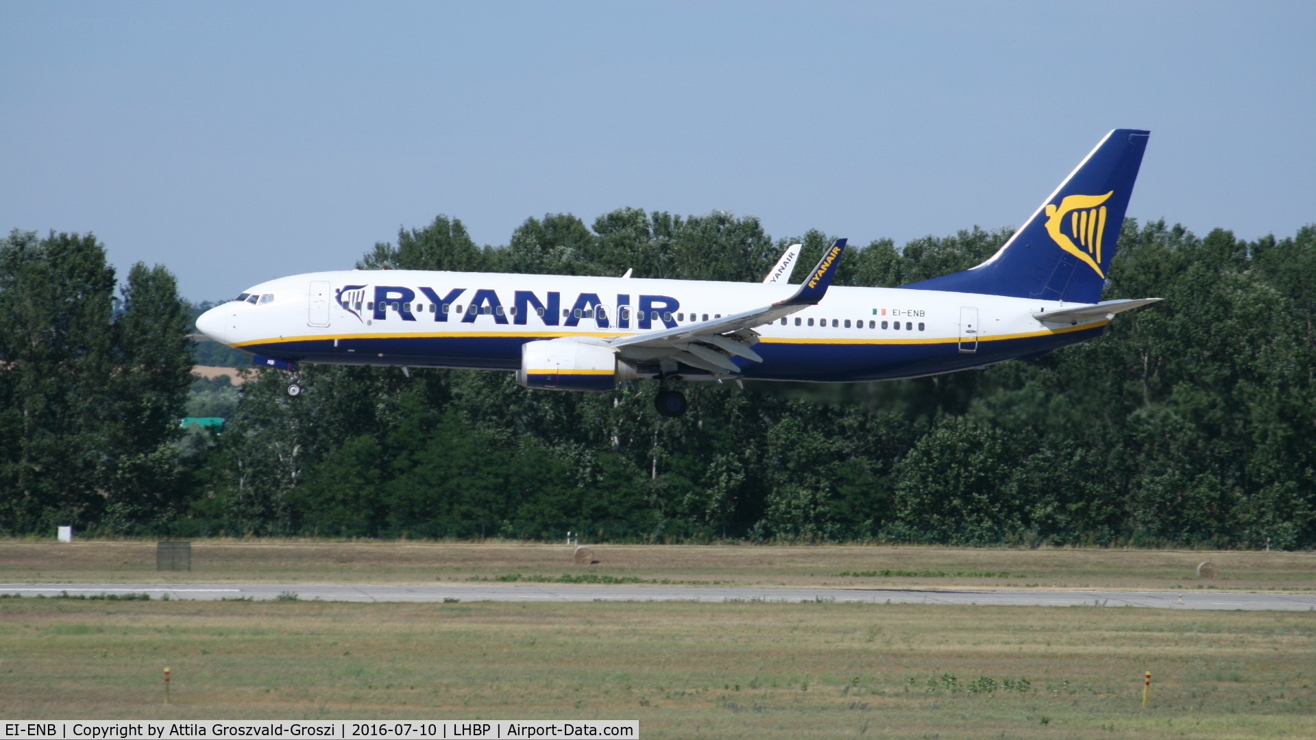 EI-ENB, 2010 Boeing 737-8AS C/N 40289, Budapest Airport, Hungary - Landing