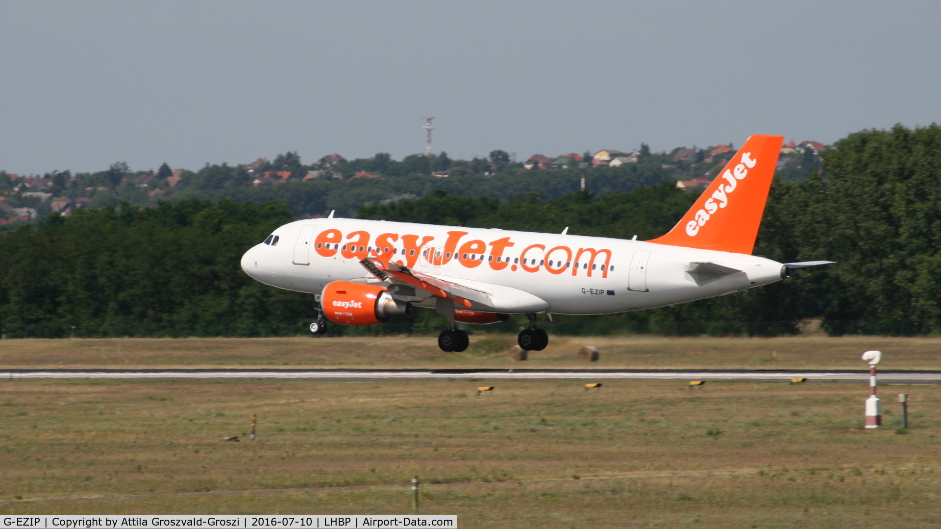 G-EZIP, 2005 Airbus A319-111 C/N 2514, Budapest Airport, Hungary - Landing