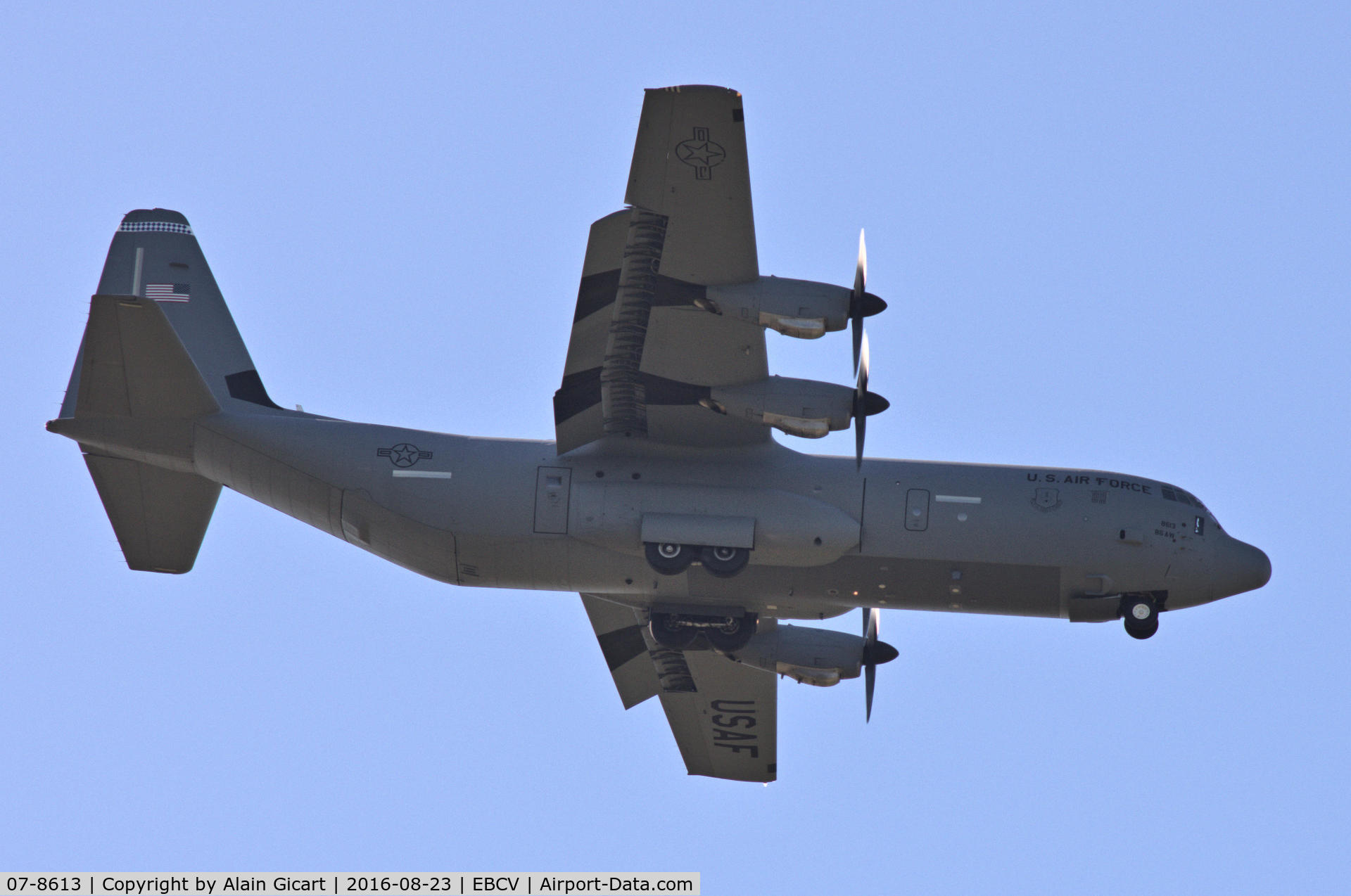 07-8613, 2004 Lockheed Martin C-130J-30 Super Hercules C/N 382-5624, Approach Chièves Air Base - Belgium