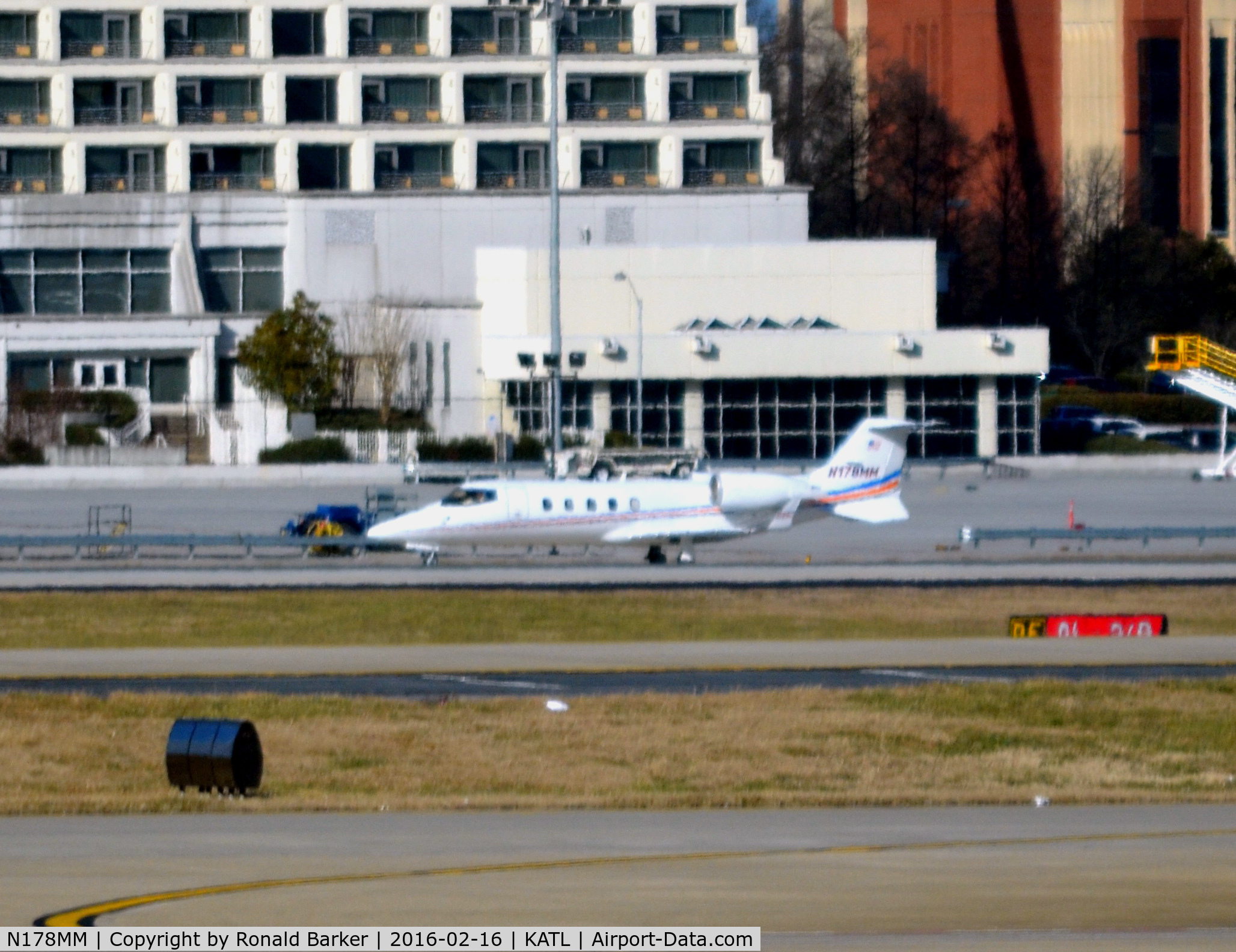 N178MM, 2000 Learjet 60 C/N 178, Landing Atlanta