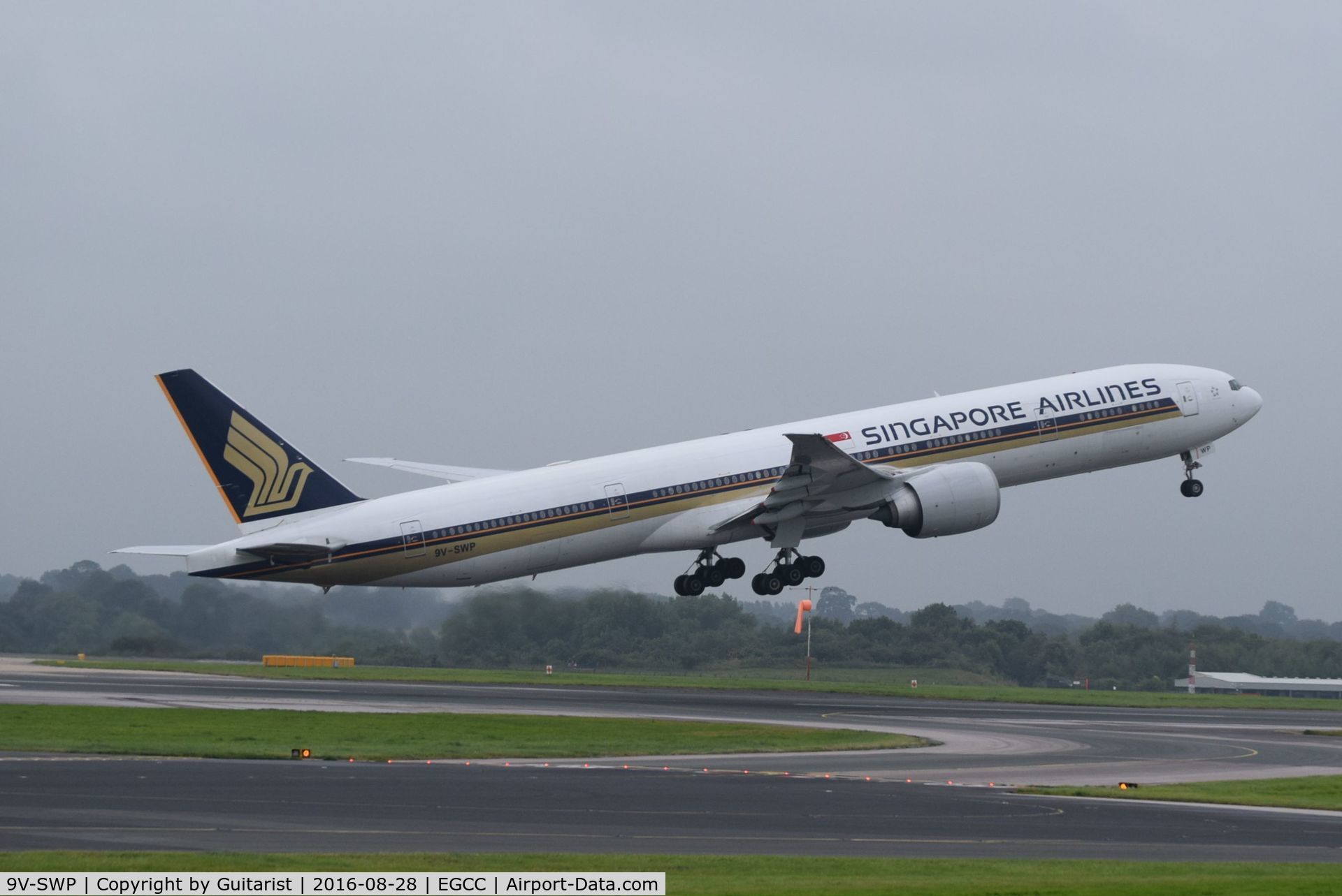 9V-SWP, 2008 Boeing 777-312/ER C/N 34581, At Manchester