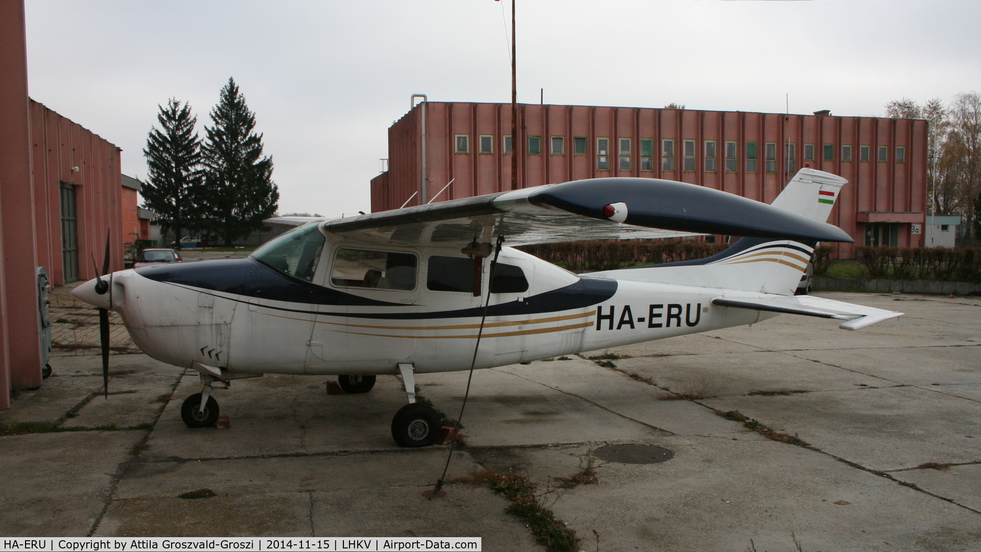 HA-ERU, 1975 Cessna 182P Skylane C/N 18264119, Kaposújlak Airport, Hungary