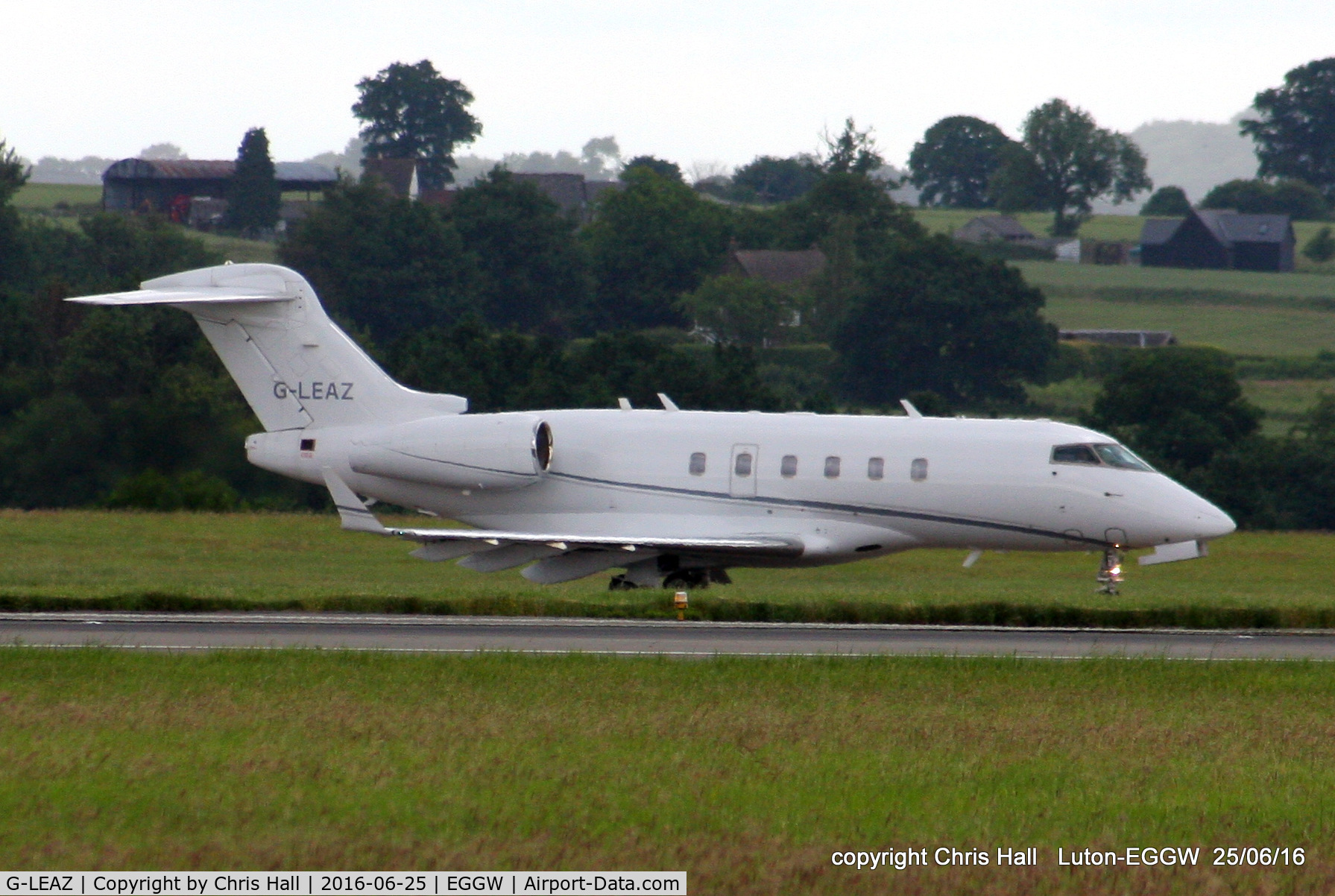 G-LEAZ, 2004 Bombardier Challenger 300 (BD-100-1A10) C/N 20015, London Executive Aviation