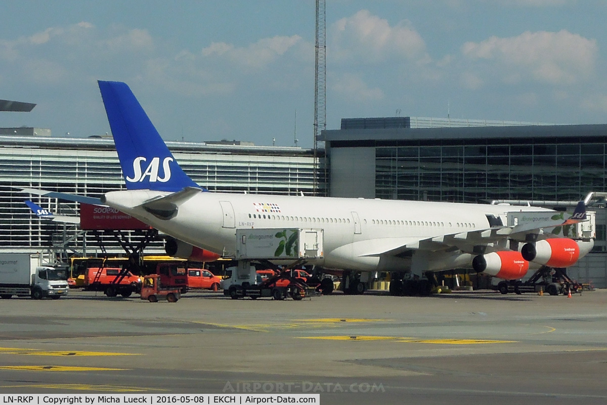 LN-RKP, 1997 Airbus A340-313X C/N 167, At Kastrup
