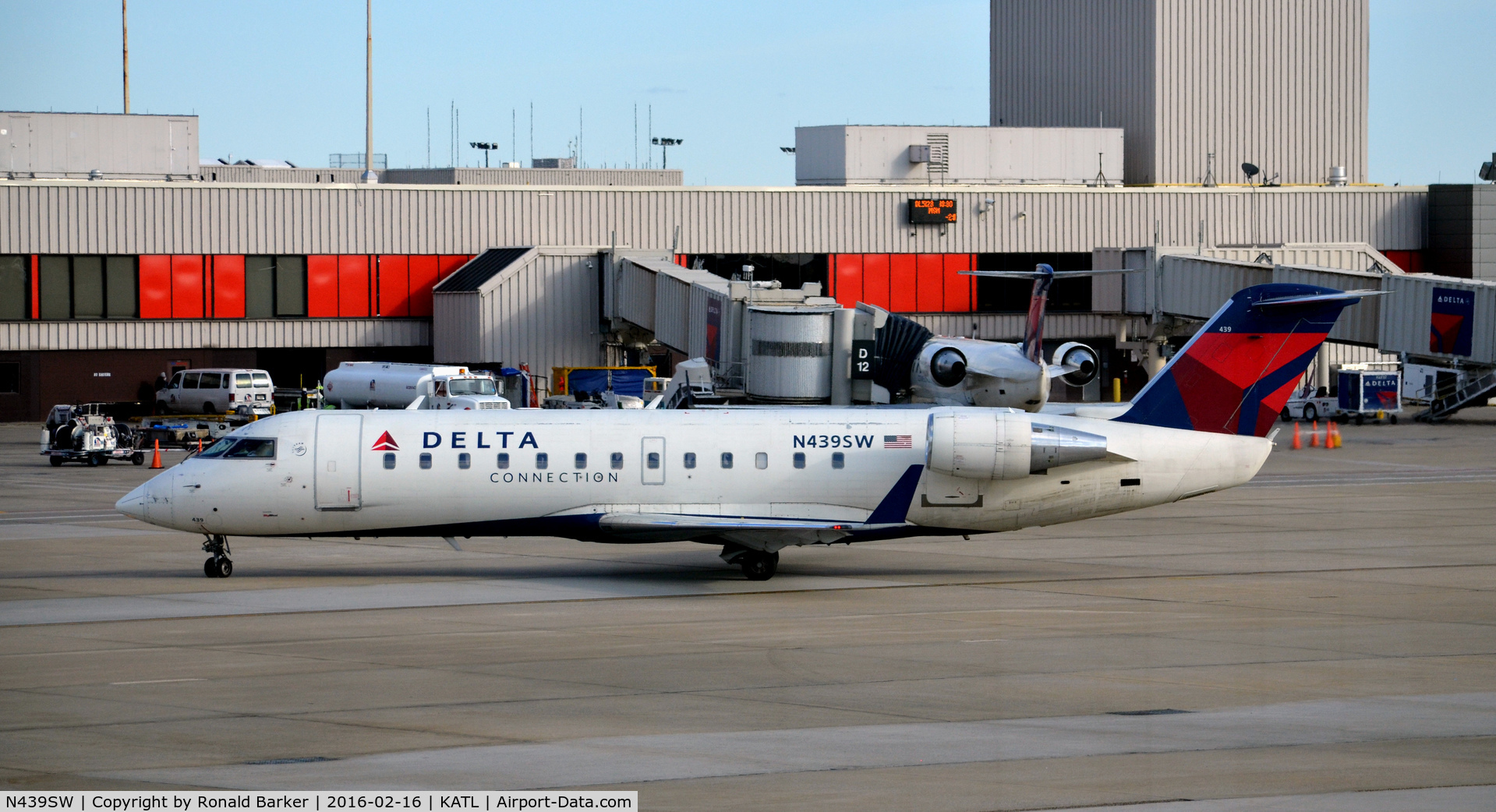 N439SW, 2001 Bombardier CRJ-200LR (CL-600-2B19) C/N 7578, Taxi for takeoff Atlanta