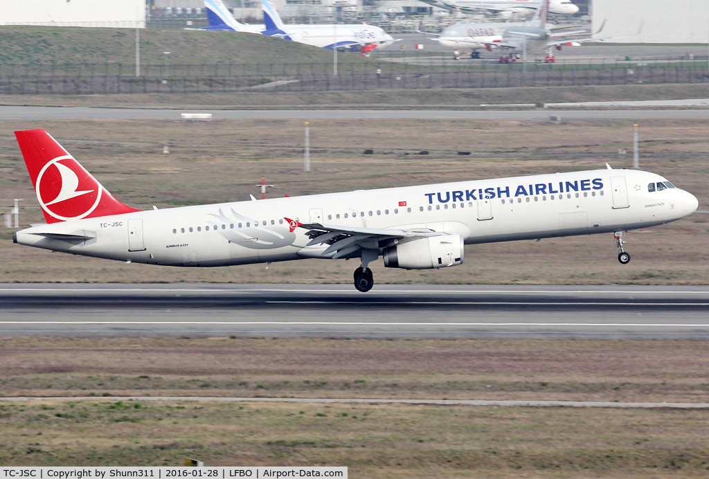 TC-JSC, 2012 Airbus A321-231 C/N 5254, Landing rwy 14R