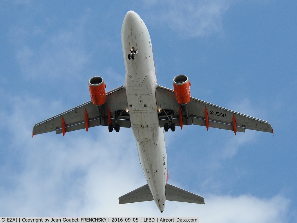 G-EZAI, 2006 Airbus A319-111 C/N 2735, U27637 landing runway 23 from Lisbonne and Funchal.